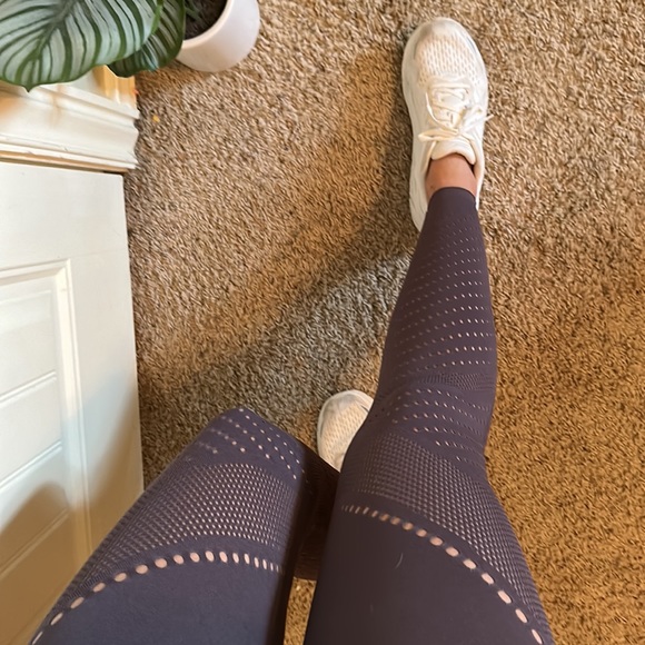 mauve/brown/grey perforation fabletics leggings size s! - Picture 7 of 7